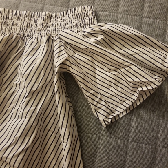 Dreamers Off the Shoulders Flowy Crop Top Striped - Picture 3 of 5